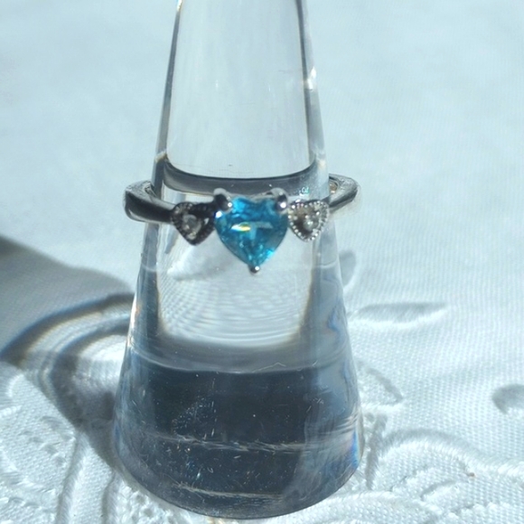 Sterling silver heart-shaped blue topaz with diamond accent ring - Picture 2 of 6